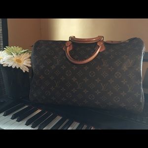 FAST SALE- Louis Vuitton Seedy 40